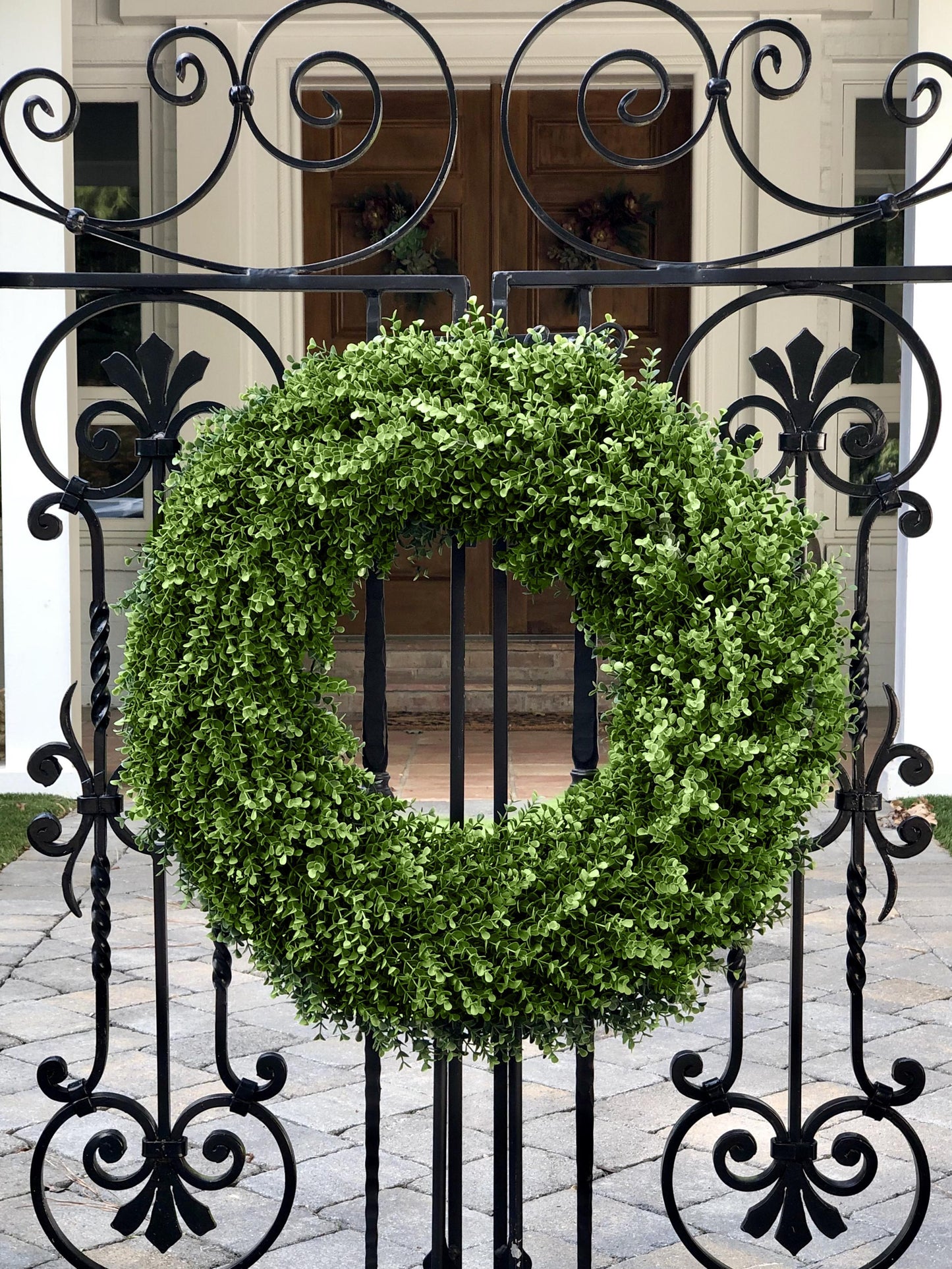 26" Enduraleaf Boxwood Wreath